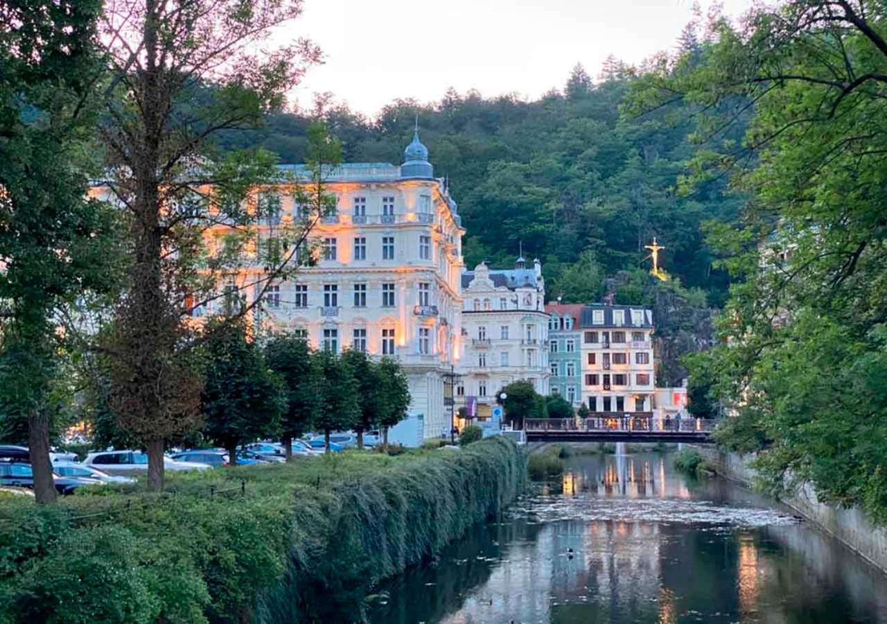 Retro Big Apartment With Two Balconies And Lift Karlovy Vary Exterior foto
